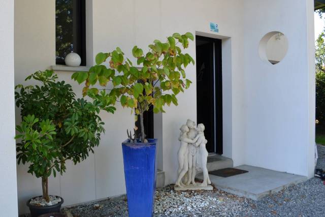 Pavillon avec piscine : 5 pices